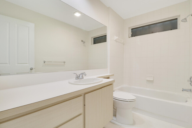 Building Photo - 11301 Myrtle Oak Ct
