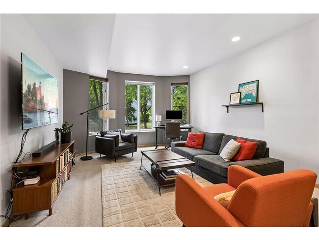 Building Photo - 561 Laurel Ave