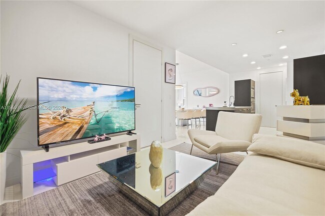 Building Photo - 200 Biscayne Blvd Way