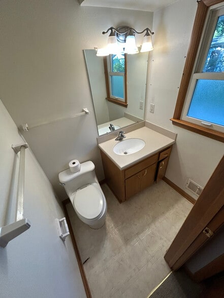Building Photo - 1510 Jills Dr