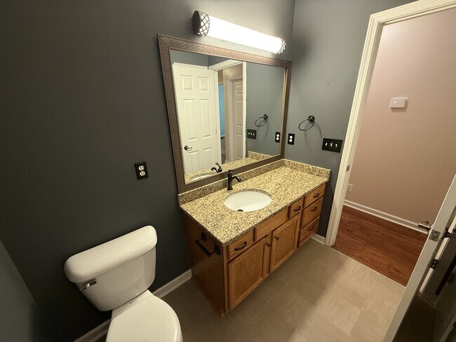 Building Photo - 1512 Barrywood Cir W