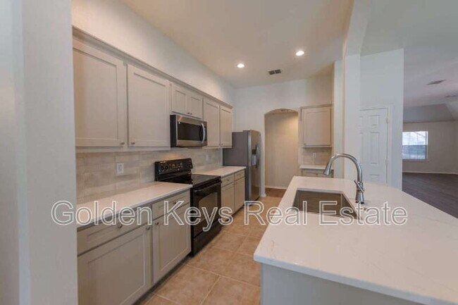 Building Photo - 672 S Heights Dr