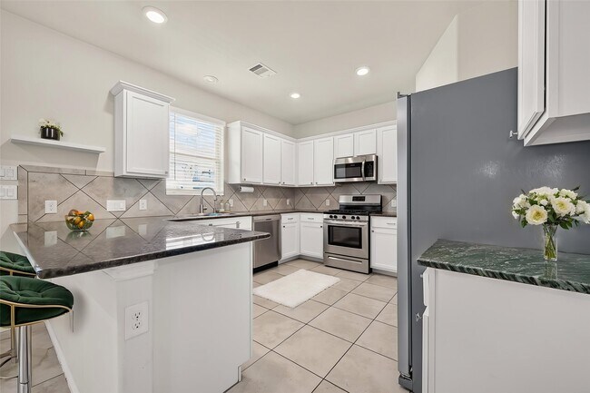 Building Photo - 20223 Highfield Park Dr