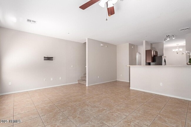 Building Photo - 2402 E 5th St