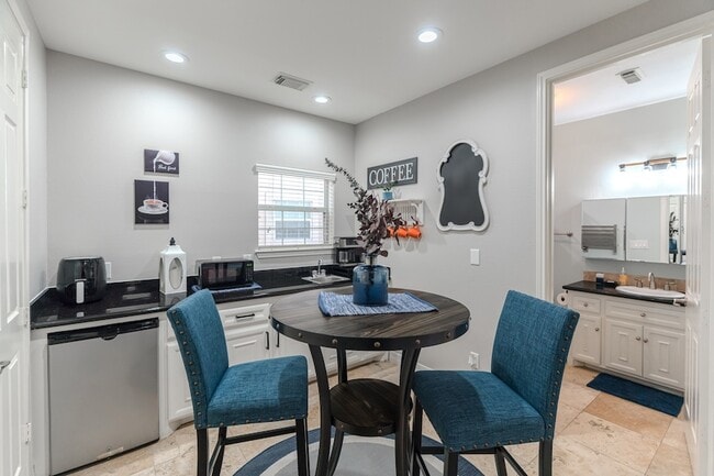 Building Photo - 7039 Kingston Cove Ln