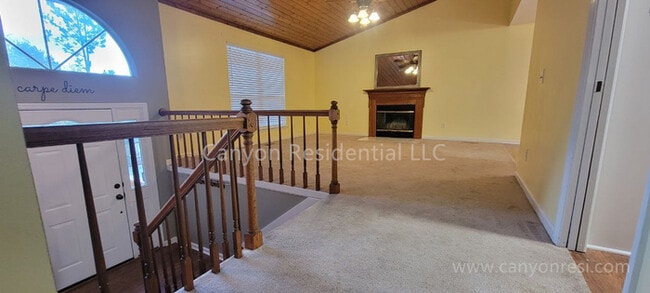 Building Photo - 6141 Blue Ash Dr