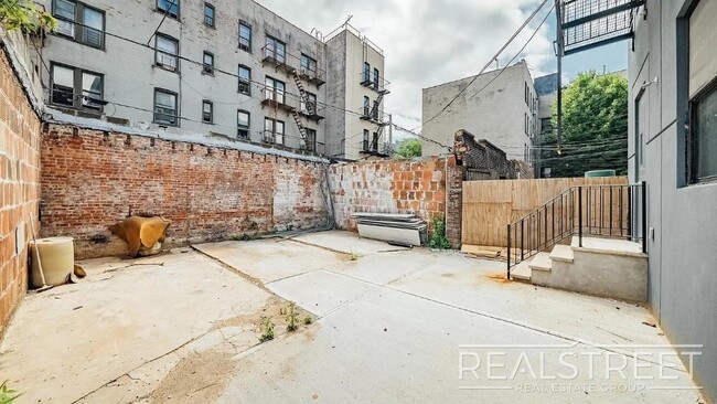 Building Photo - NEW MODERN 2 BED IN CROWN HEIGHTS!