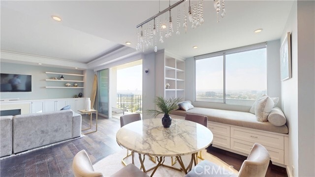 Building Photo - 818 N Doheny Dr