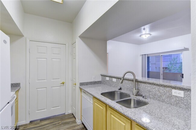 Building Photo - 6955 N Durango Dr