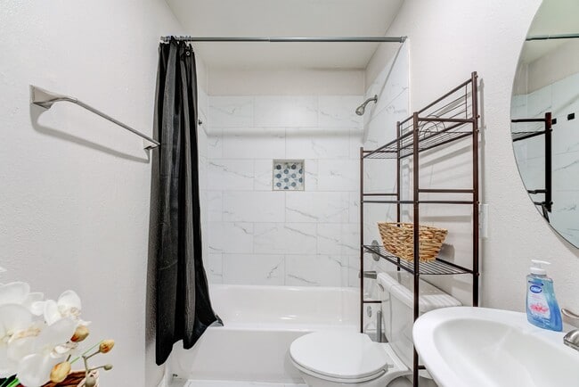 Building Photo - 2720 Truxillo St