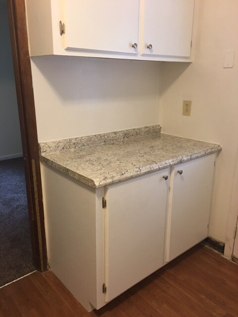 Kitchen - Oaks Country Club Apartments