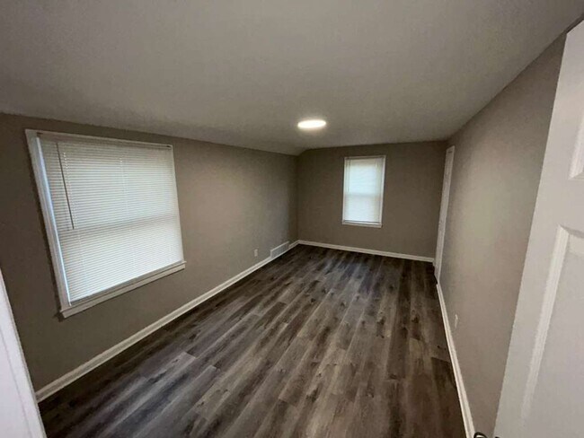 Building Photo - Renovated 3 Bedroom Colonial