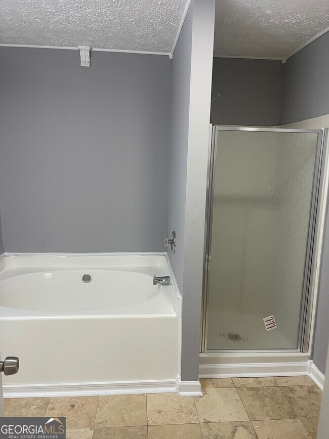 Building Photo - 320 Willow Springs Dr