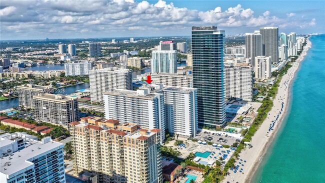 Building Photo - 2030 S Ocean Dr