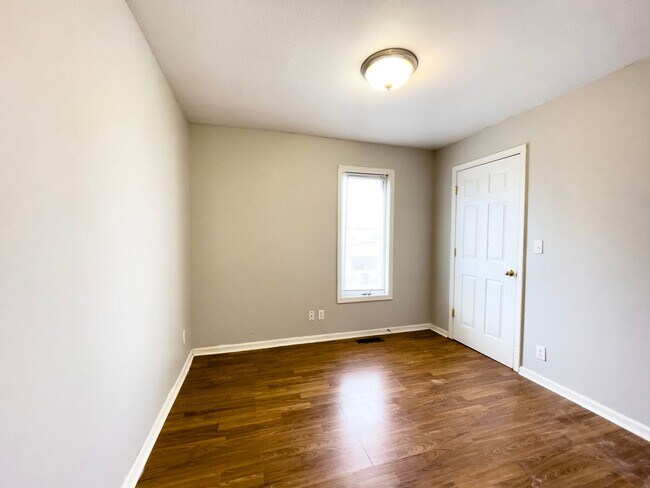 Building Photo - PRELEASING for AUGUST! Pet-Friendly 4BR Walk to Ball State, in unit Washer/dryer and hardwood flo...