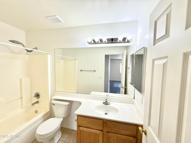 Building Photo - 13740 W Keim Dr