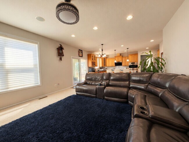 Building Photo - Rare executive rental in chanhassen! 5 beds no upgrade left behind!!!