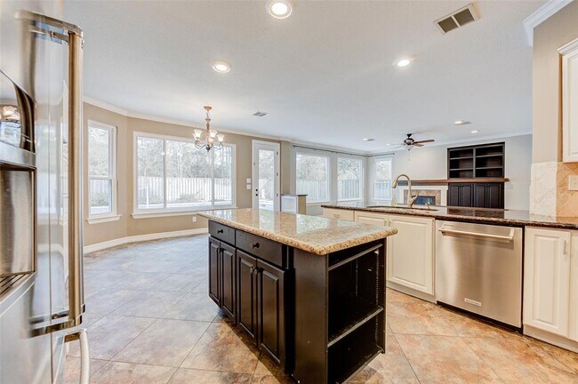 Building Photo - 18 Candle Pine Pl