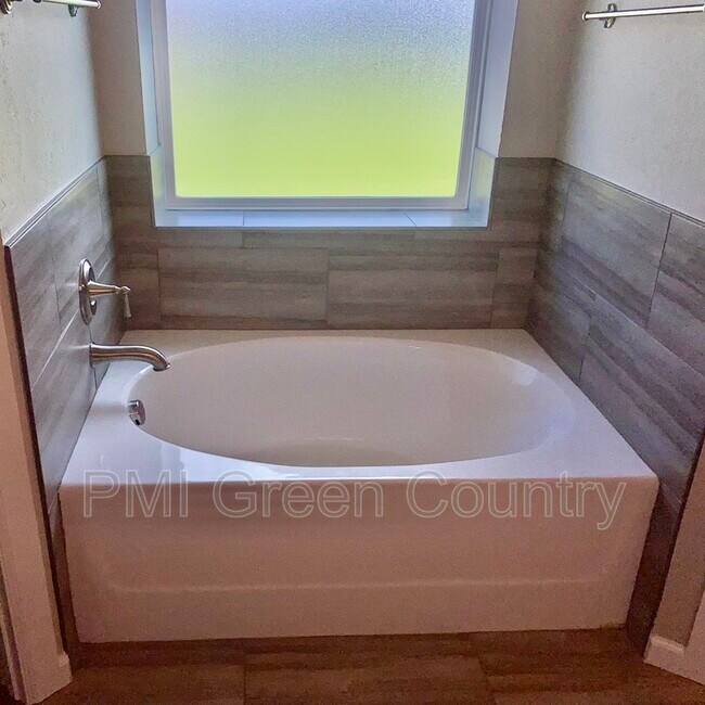 Building Photo - 21025 E 40th Pl S