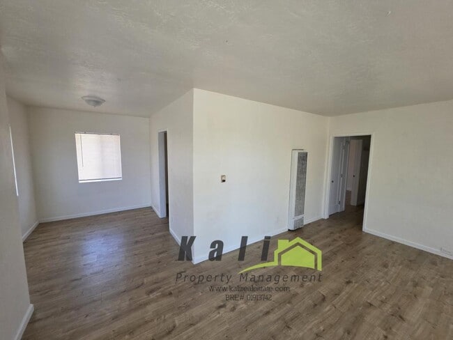 Building Photo - 2141 Flintridge Dr