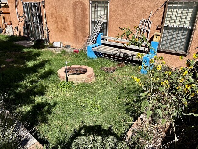 Building Photo - 3617 Cameo Dr