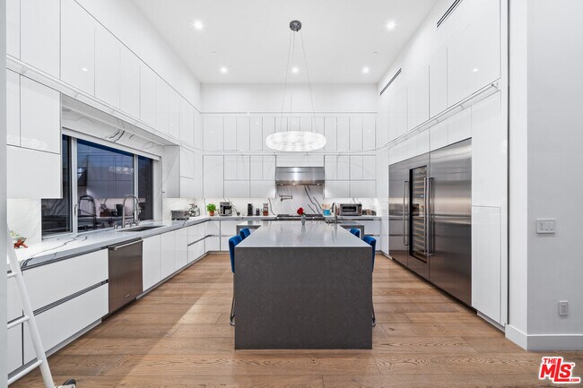 Building Photo - 10715 Yerba Buena Rd