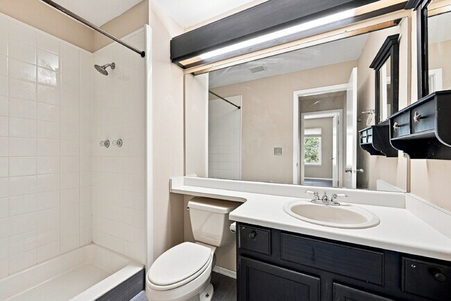 Building Photo - $3,048.95 with $300 Cleaning Voucher, 3 Beds - 2 Bath, Single Family Home in Highlands Ranch with...