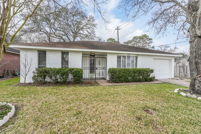 Building Photo - 15222 Wickbriar Dr