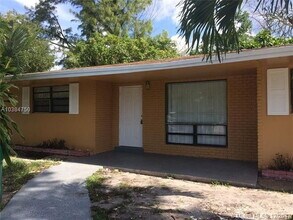 Building Photo - Spacious 1-Bedroom Home Offering Comfort a...