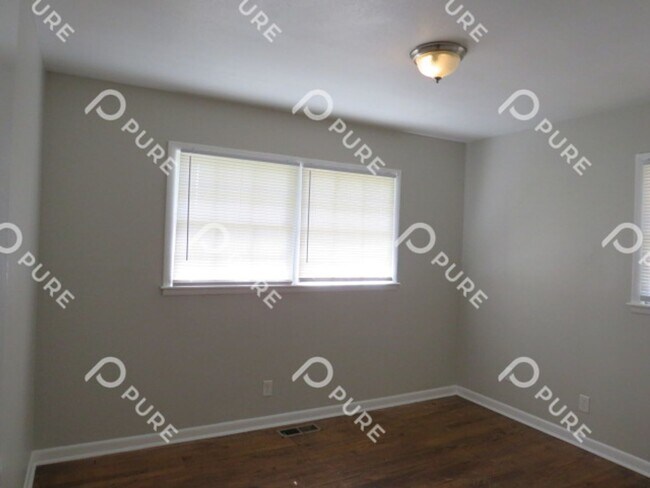 Building Photo - 2217 Linde St NW