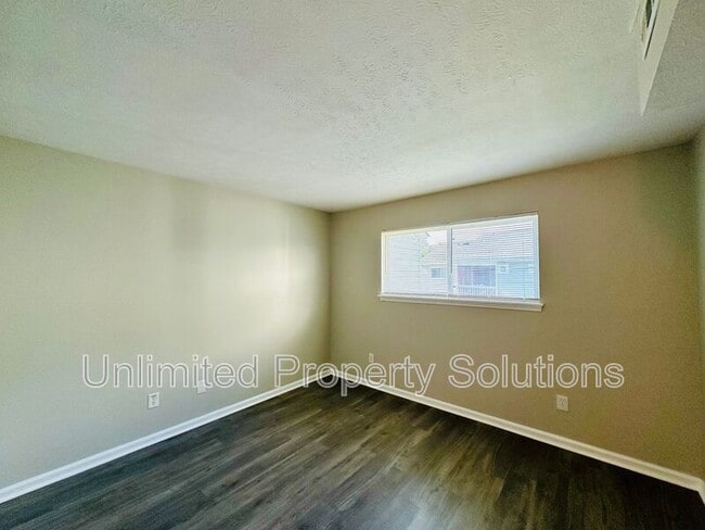 Building Photo - 215 Sunn Aire Ct