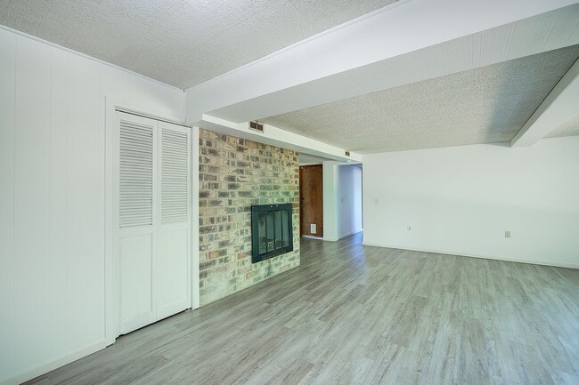 Building Photo - 5bd/3ba Edmonds House
