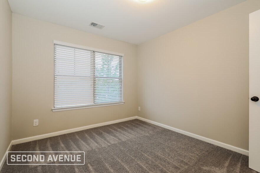 Building Photo - 217 Magnaview Dr