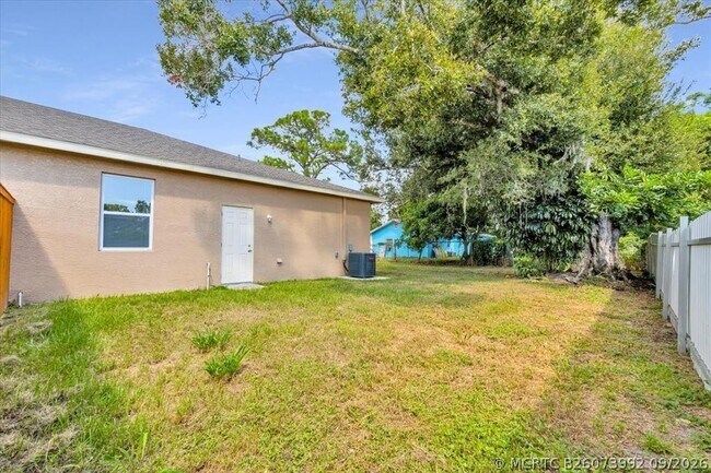 Building Photo - 306 N 18th Ct
