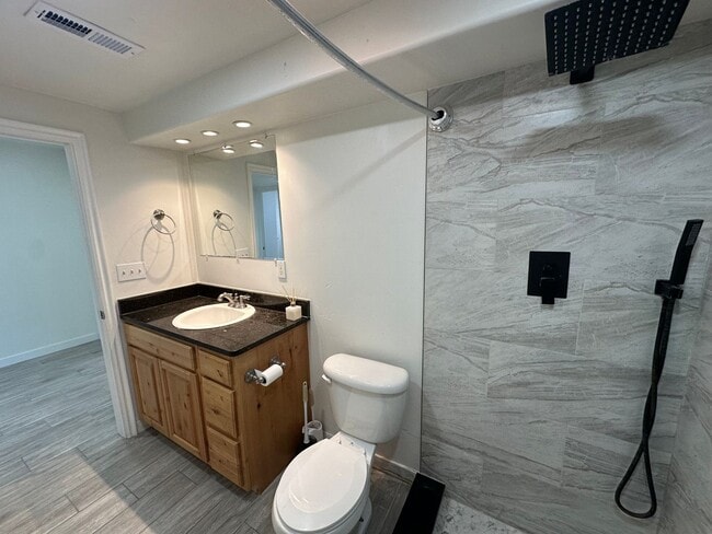 Building Photo - 4000 Mount Airey Dr