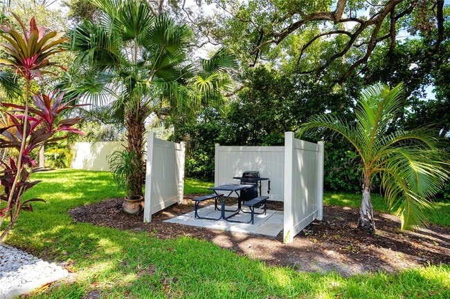 Building Photo - 501 E Bay Dr