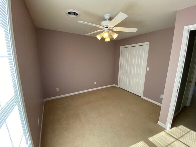 Building Photo - 3910 Balmoral Dr