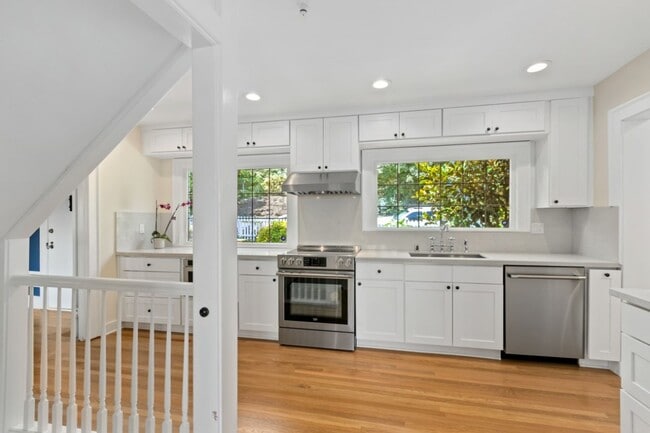 Building Photo - 4Bd/1.75Ba Seattle House