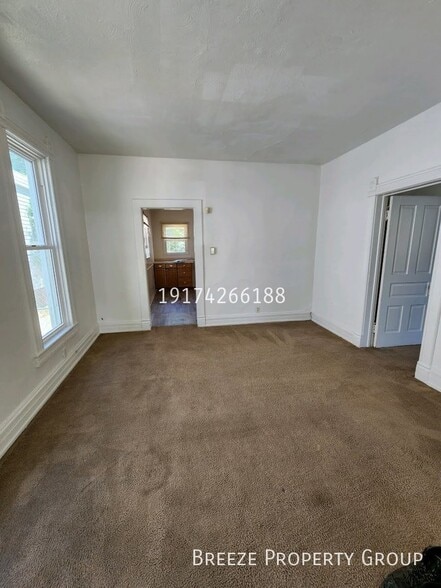 Primary Photo - 323 Champion St