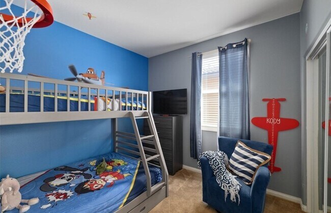 Building Photo - 4 Bed, 4 Bath Home with Solar, A/C, Washer/Dryer and 4 Parking Spaces