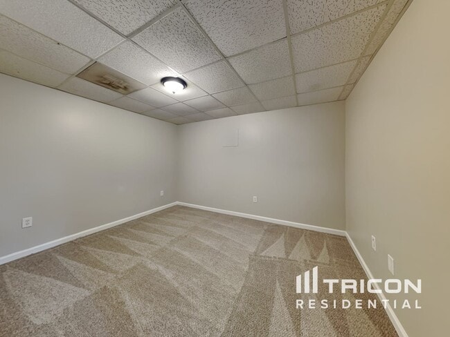 Building Photo - 534 Hart Rd