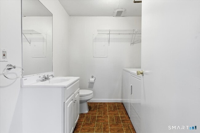 Building Photo - 194 Cherry St