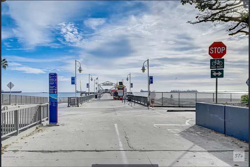 Building Photo - 3939 E Allin St