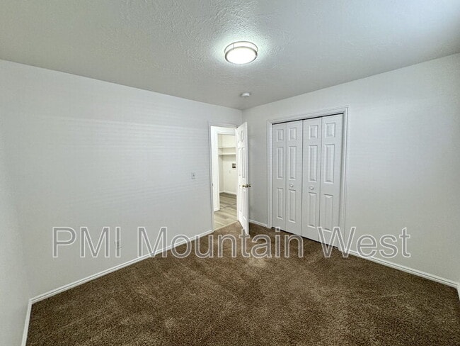 Building Photo - 49 S 200 W