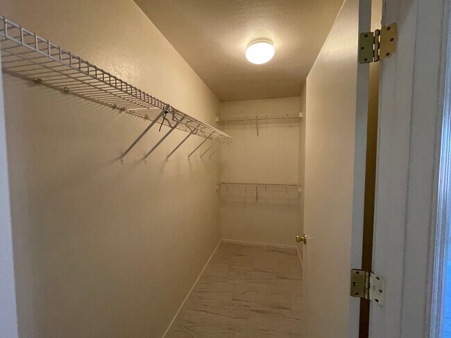 Building Photo - 4 Bedroom, 2 Bath New paint and flooring