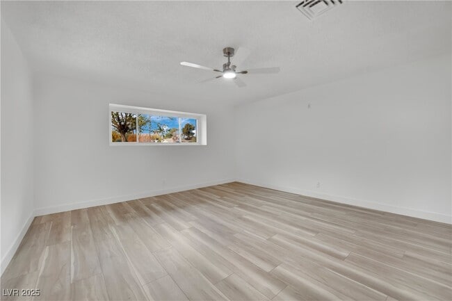 Building Photo - 1501 Strong Dr