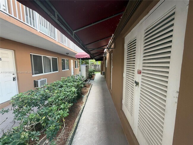 Building Photo - 2838 Madison St