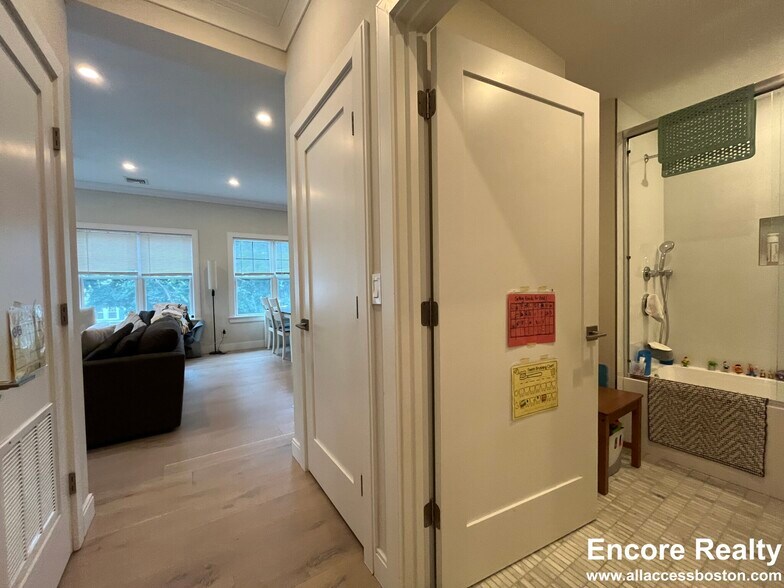 Building Photo - 39 Cummins Hwy