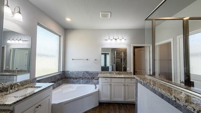 Building Photo - 530 Singing Creek