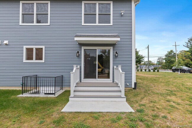 Building Photo - 65 Paulding Ln